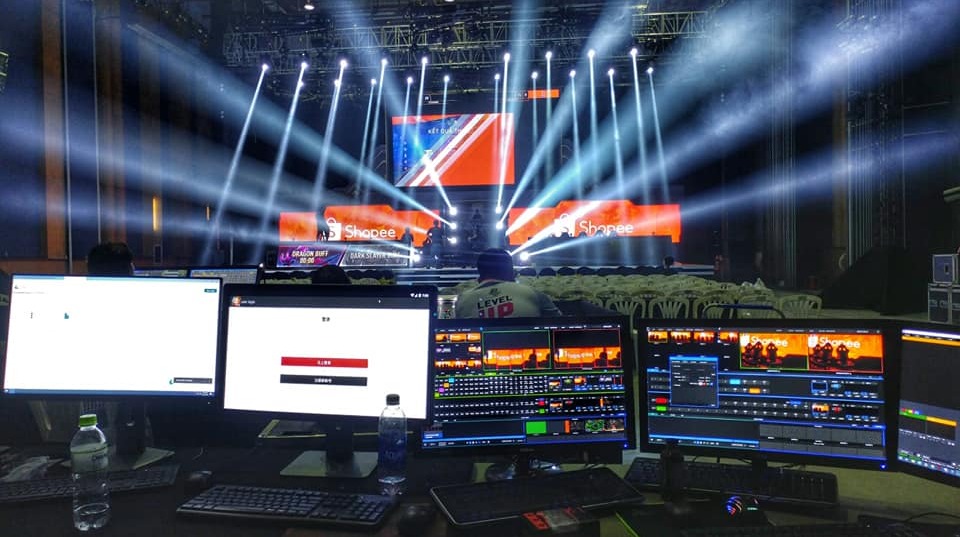 Hình ảnh về studio cho thuê, trang thiết bị livestream, xe phát sóng lưu động cho sự kiện ngoài trời​.
